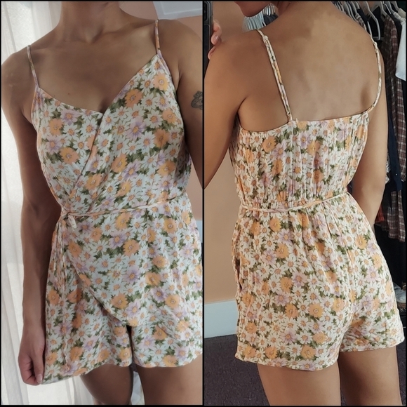NWOT American Eagle Drape Front Floral Wrap Romper - Picture 1 of 13